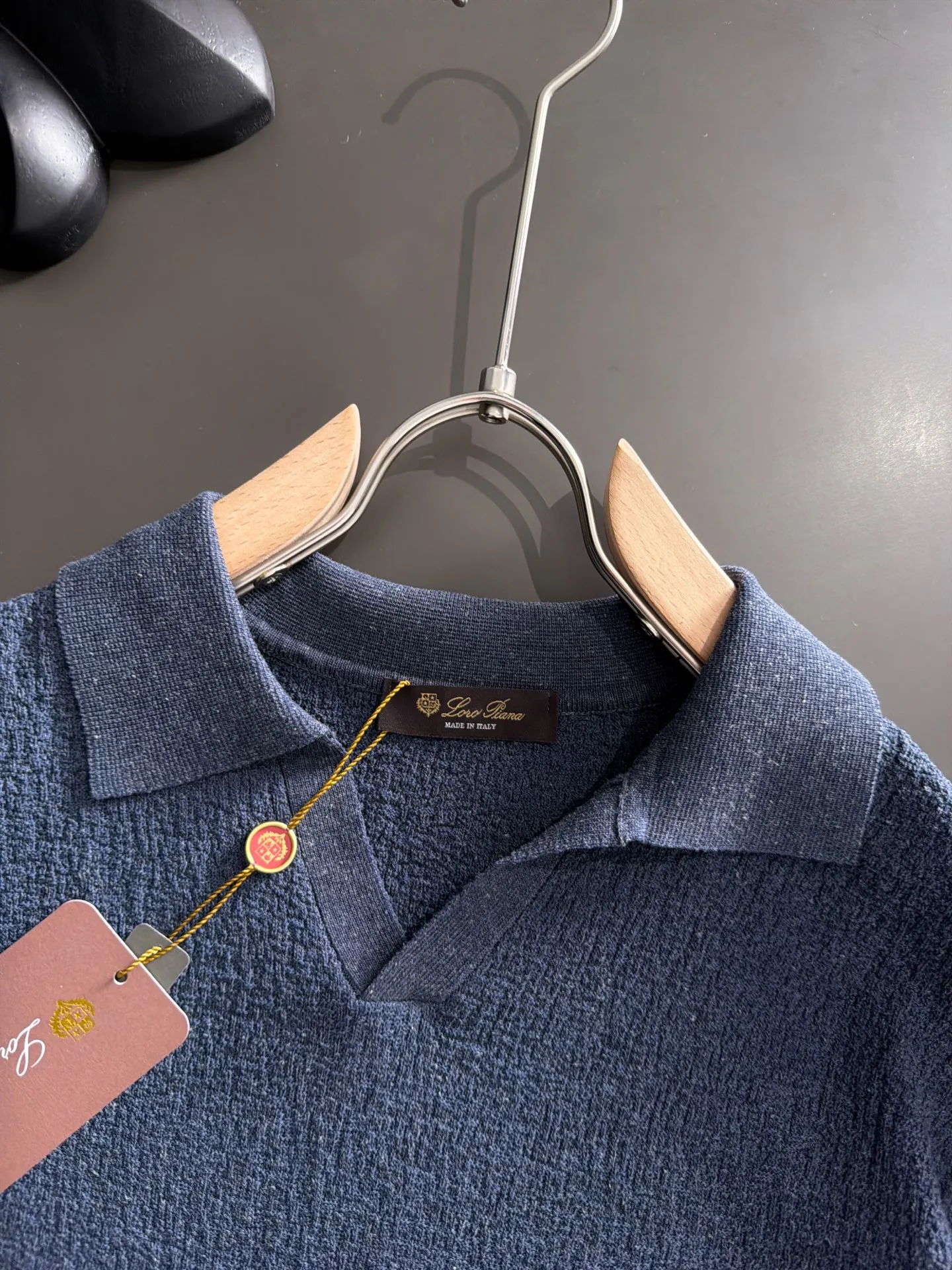 Next day shipment LP high quality Loro Piana 26ss New Arrival men's short-sleeved T-shirt Made of combed cotton yarn knitted cotton fabric, no pressure when entering and exiting the counter Exclusive control of raw materials It feels substantial when weighed, and the upper body is more textured than ordinary T-shirts. This texture can cope with the weather easily and is suitable for both hot and cold! Loose fit design, looks noble. The only correct version is available Size: M to XXXL